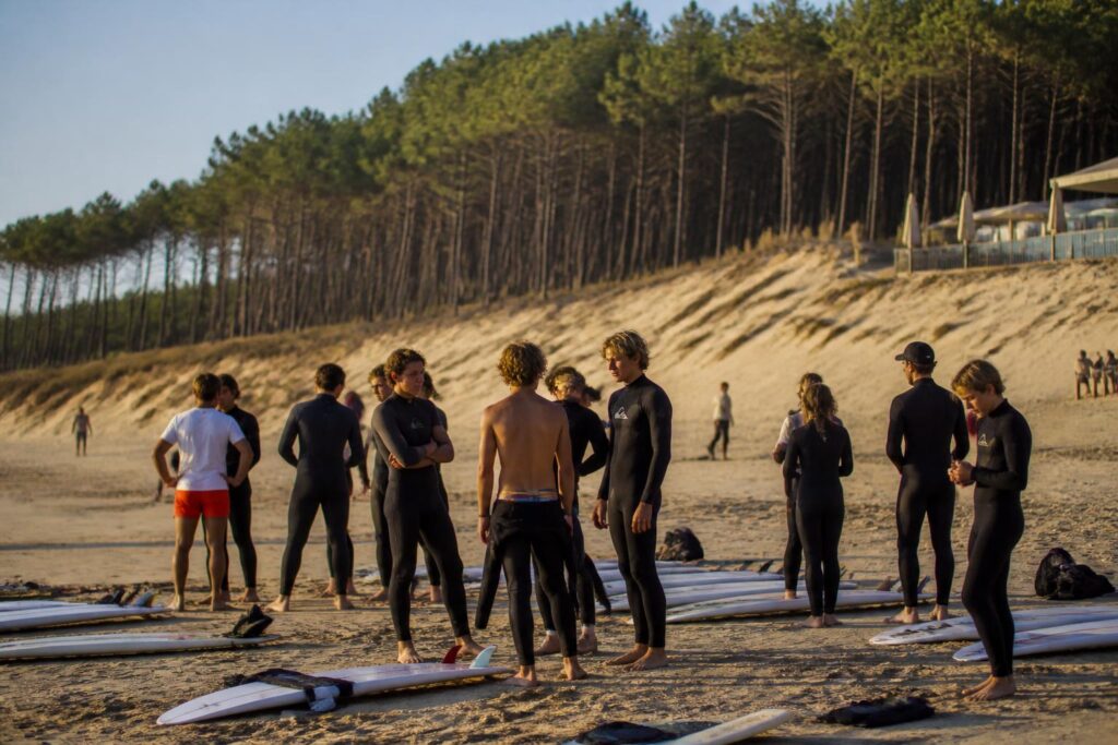 explorez les jeunes talents du surf français à hossegor, capbreton et découvrez leur performance sur la vague artificielle en espagne. une immersion dans l'avenir du surf.