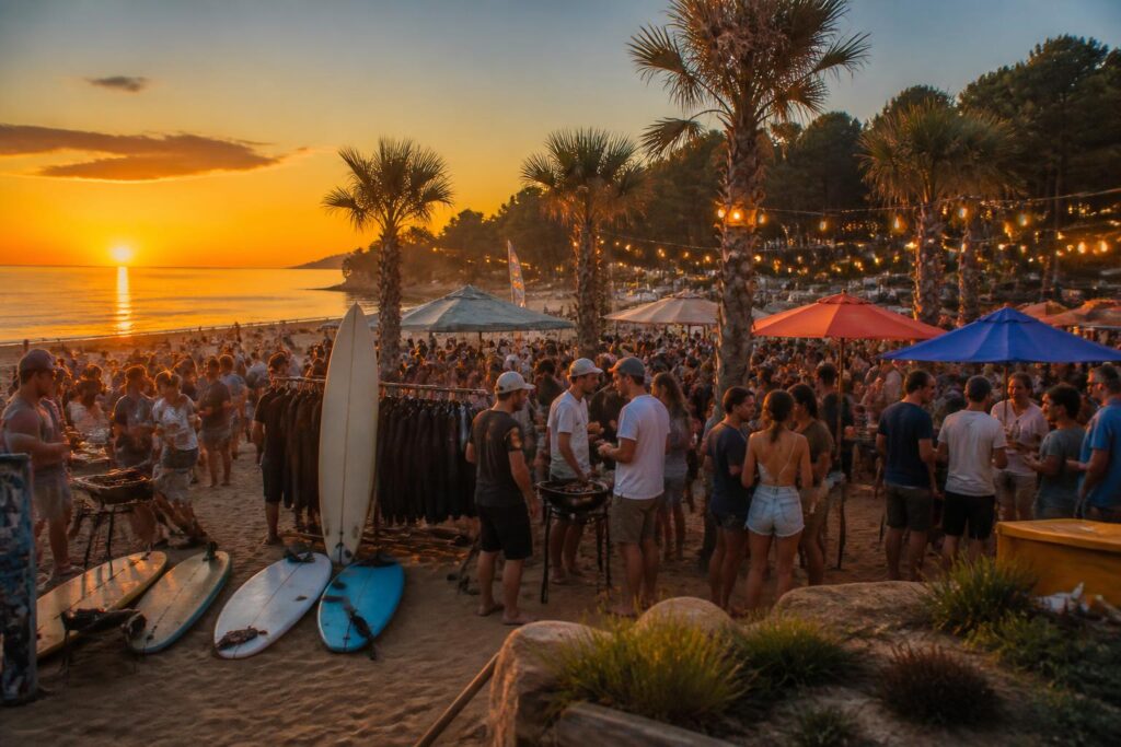 découvrez la grande fête du surf lors de la célébration des vagues, un événement vibrant dédié aux passionnés de surf et aux amoureux de la mer.