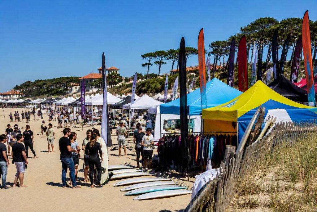 découvrez les championnats de france de surf qui se déroulent à hossegor, seignosse et capbreton, célébrant la passion et le talent des meilleurs surfeurs dans les spots emblématiques de la côte basque.