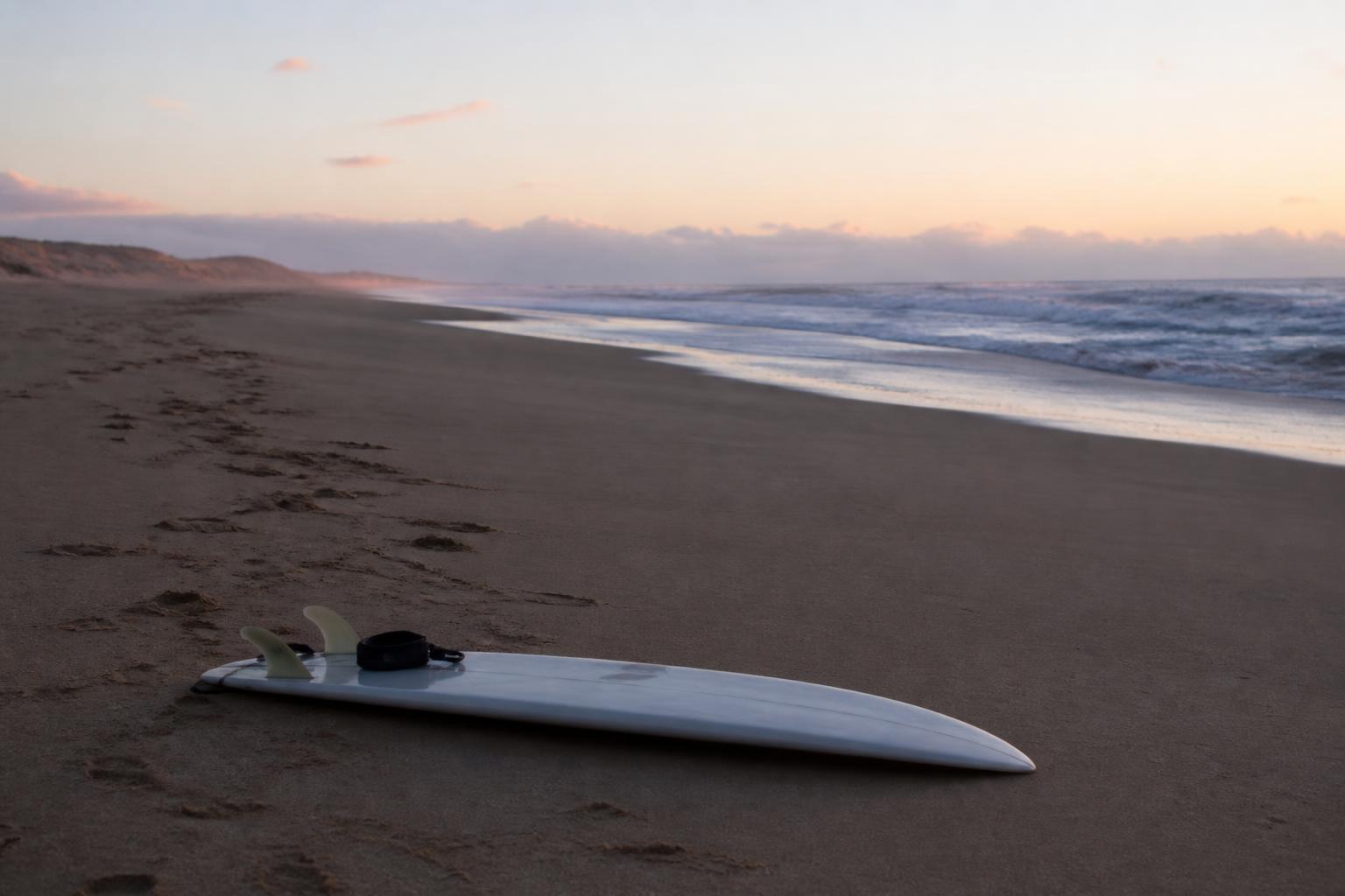 découvrez le parcours inspirant de vincent duvignac, un surfeur en quête d'une nouvelle identité après un accident bouleversant, entre résilience et passion retrouvée.