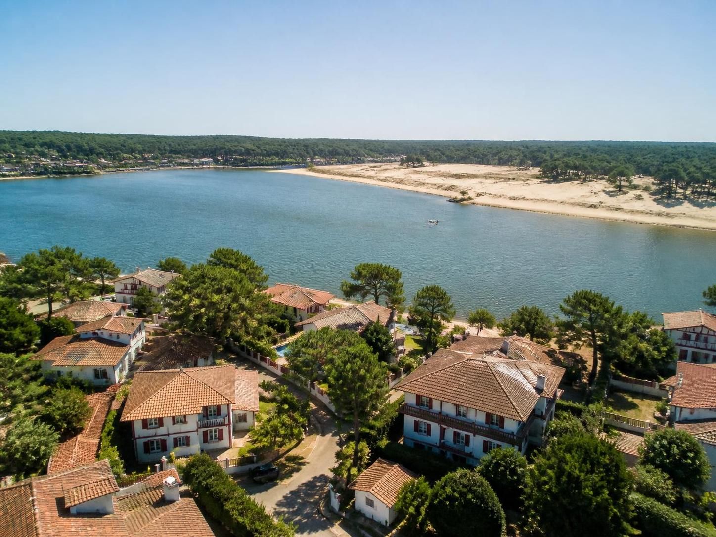 découvrez le résumé complet de l'épisode 'hossegor : récit des utopistes' diffusé le jeudi 23 juillet 2026 sur lcp, ainsi que les programmes tv à ne pas manquer.