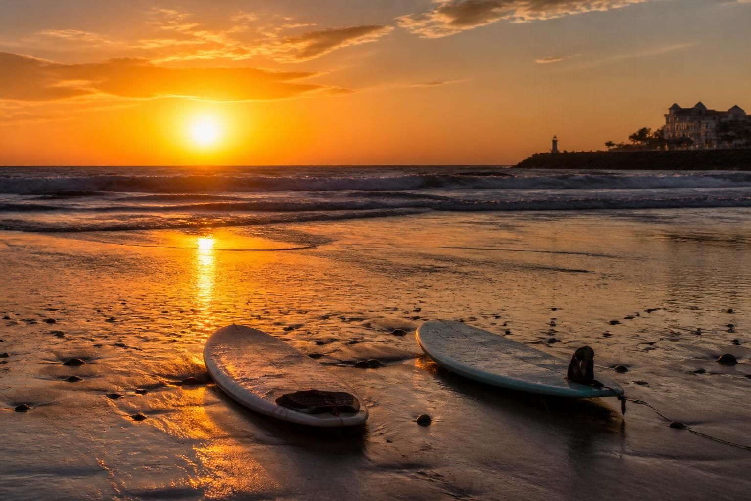 découvrez la passion du surf en aquitaine, où l'océan reprend chaque saison son terrain de jeu naturel pour les amateurs de vagues et d'aventure.