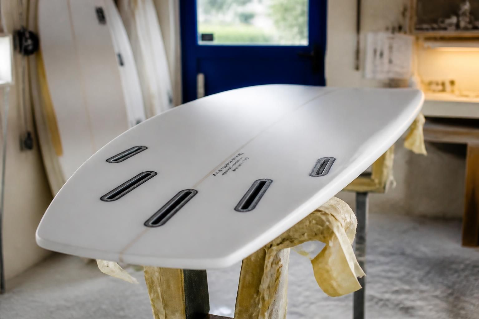 découvrez comment faire fabriquer une planche de surf sur mesure à hossegor, la capitale du surf en france, pour une expérience optimale adaptée à votre style et vos besoins.