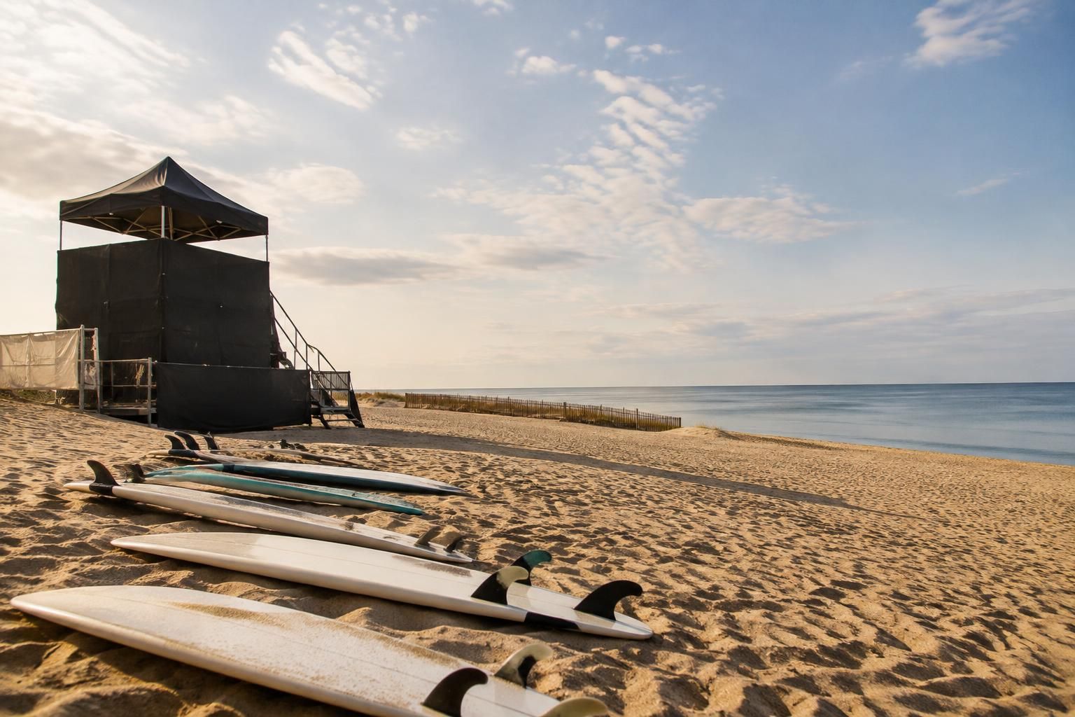 aux championnats de france de surf, une journée annulée et la présence de deux directeurs de compétition sèment la confusion.